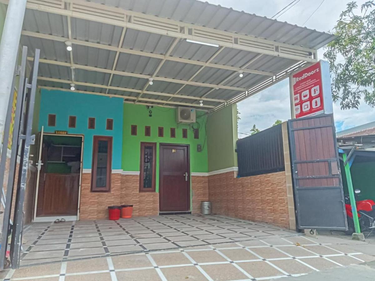 Reddoorz Near Sunrise Mall Mojokerto Bagian luar foto