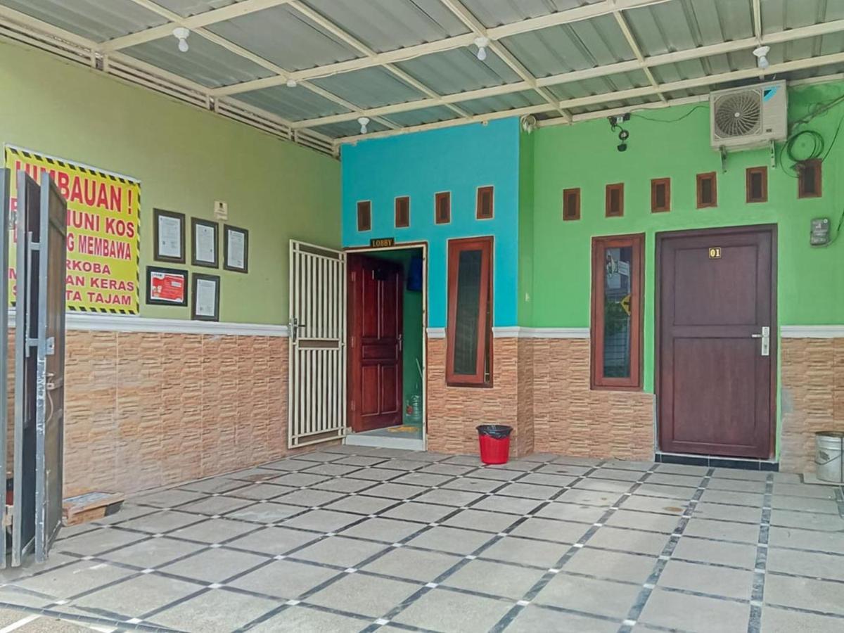Reddoorz Near Sunrise Mall Mojokerto Bagian luar foto
