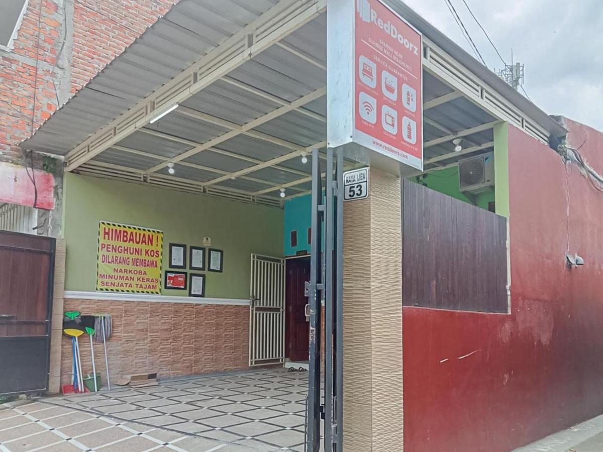 Reddoorz Near Sunrise Mall Mojokerto Bagian luar foto