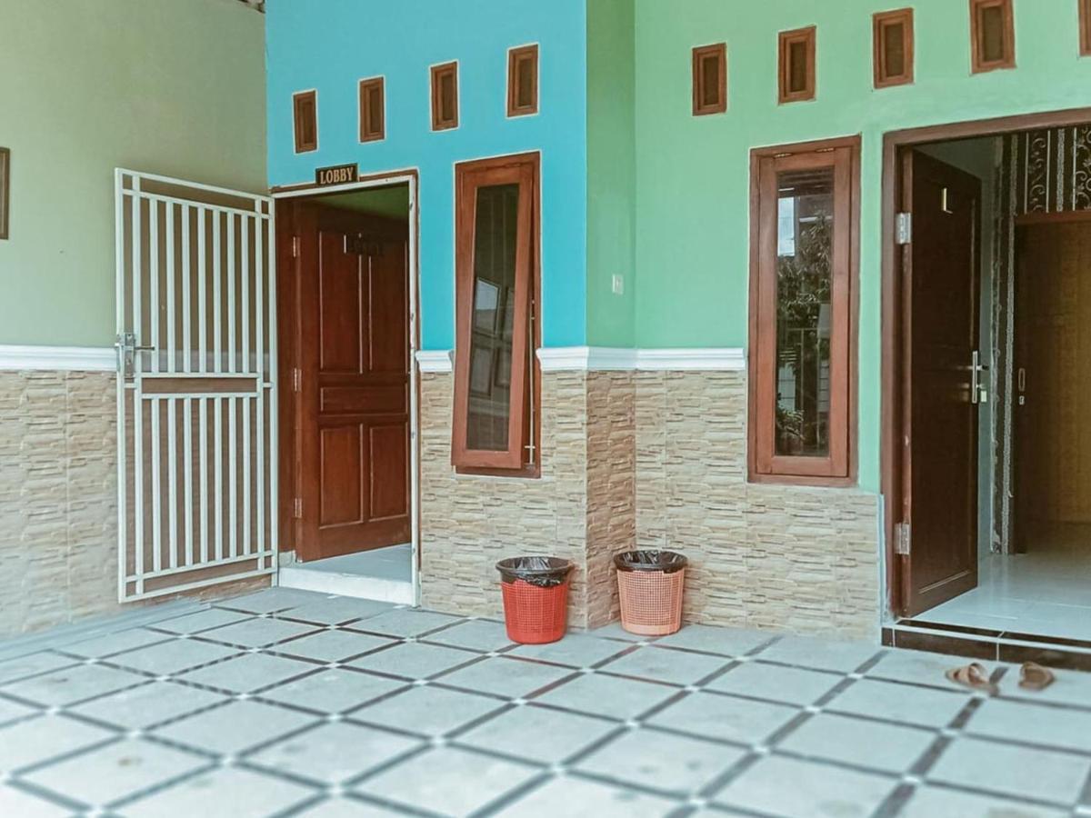 Reddoorz Near Sunrise Mall Mojokerto Bagian luar foto
