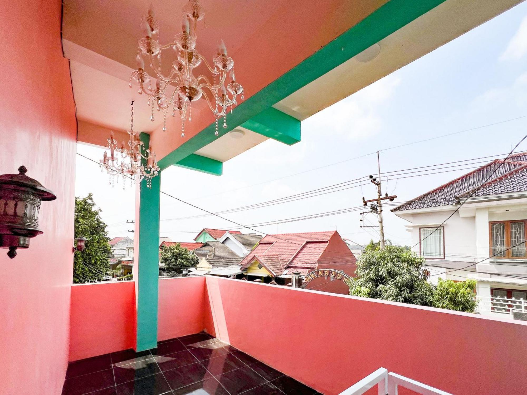 Reddoorz Near Sunrise Mall Mojokerto Bagian luar foto