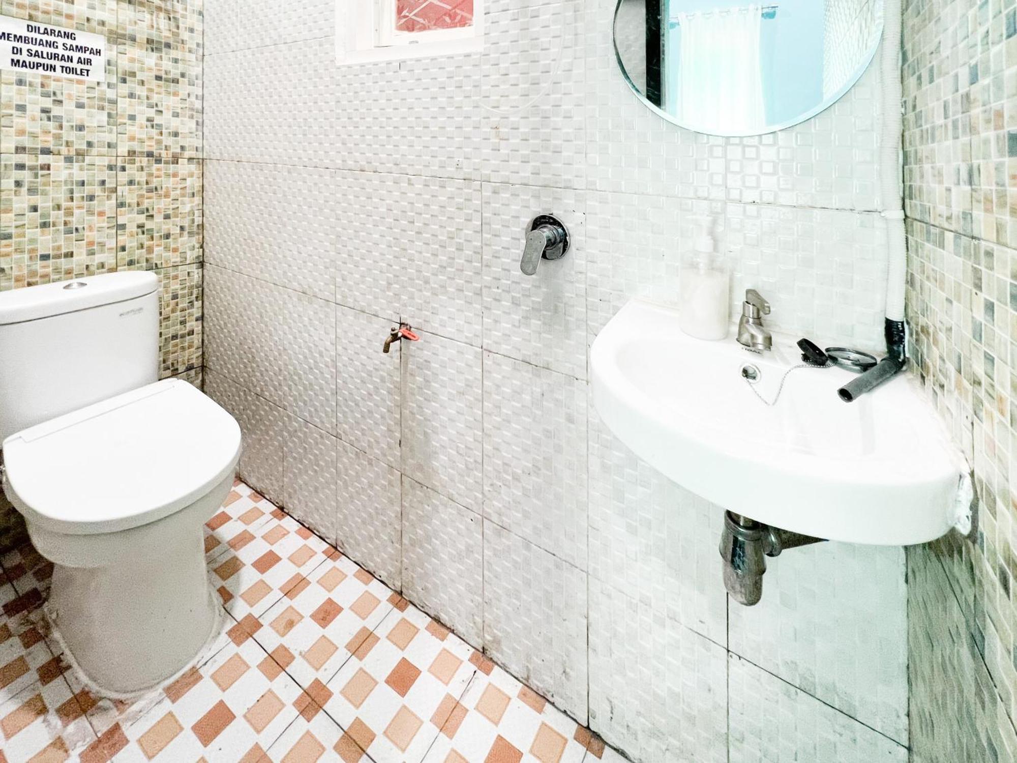 Reddoorz Near Sunrise Mall Mojokerto Bagian luar foto