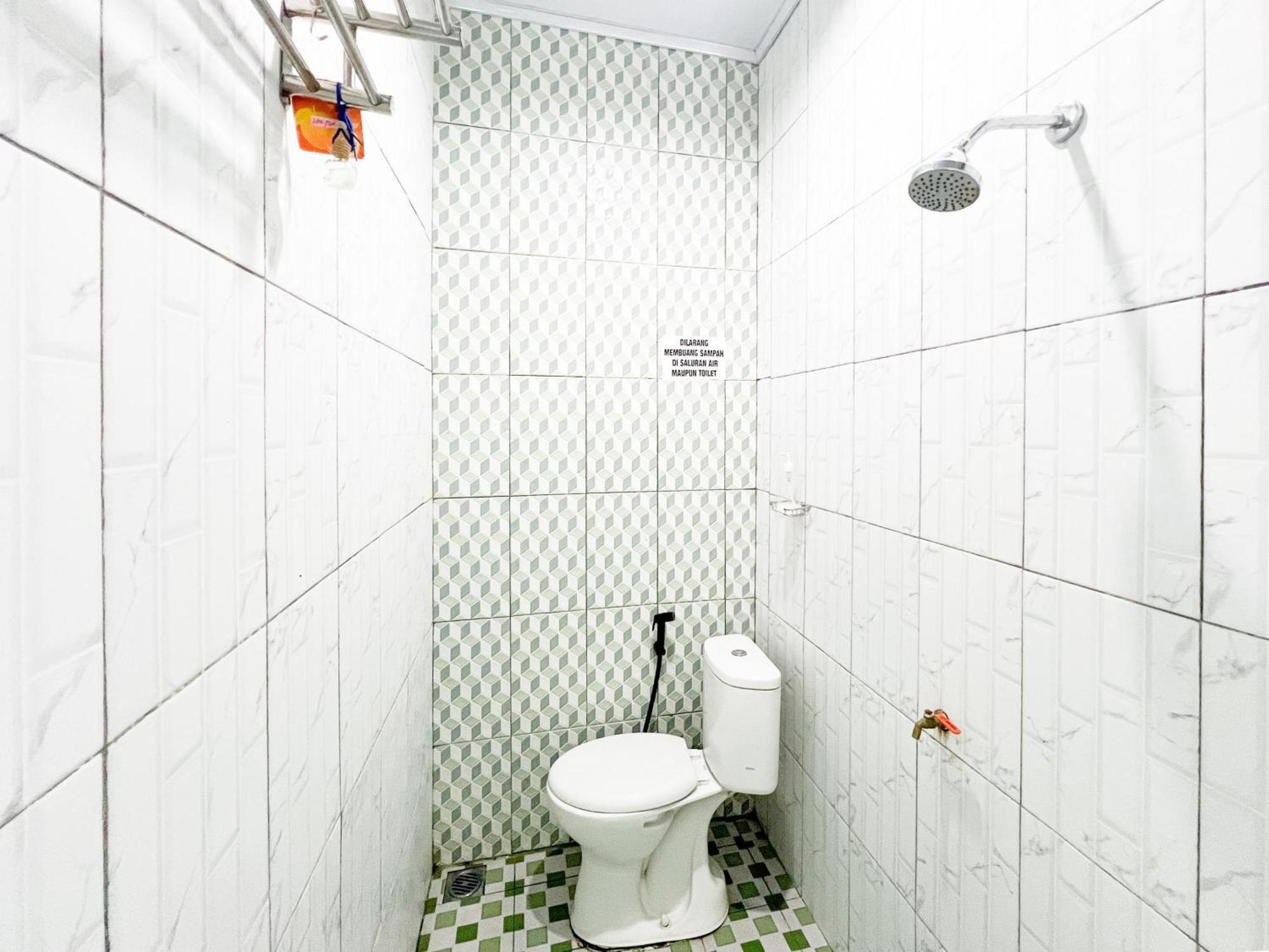 Reddoorz Near Sunrise Mall Mojokerto Bagian luar foto