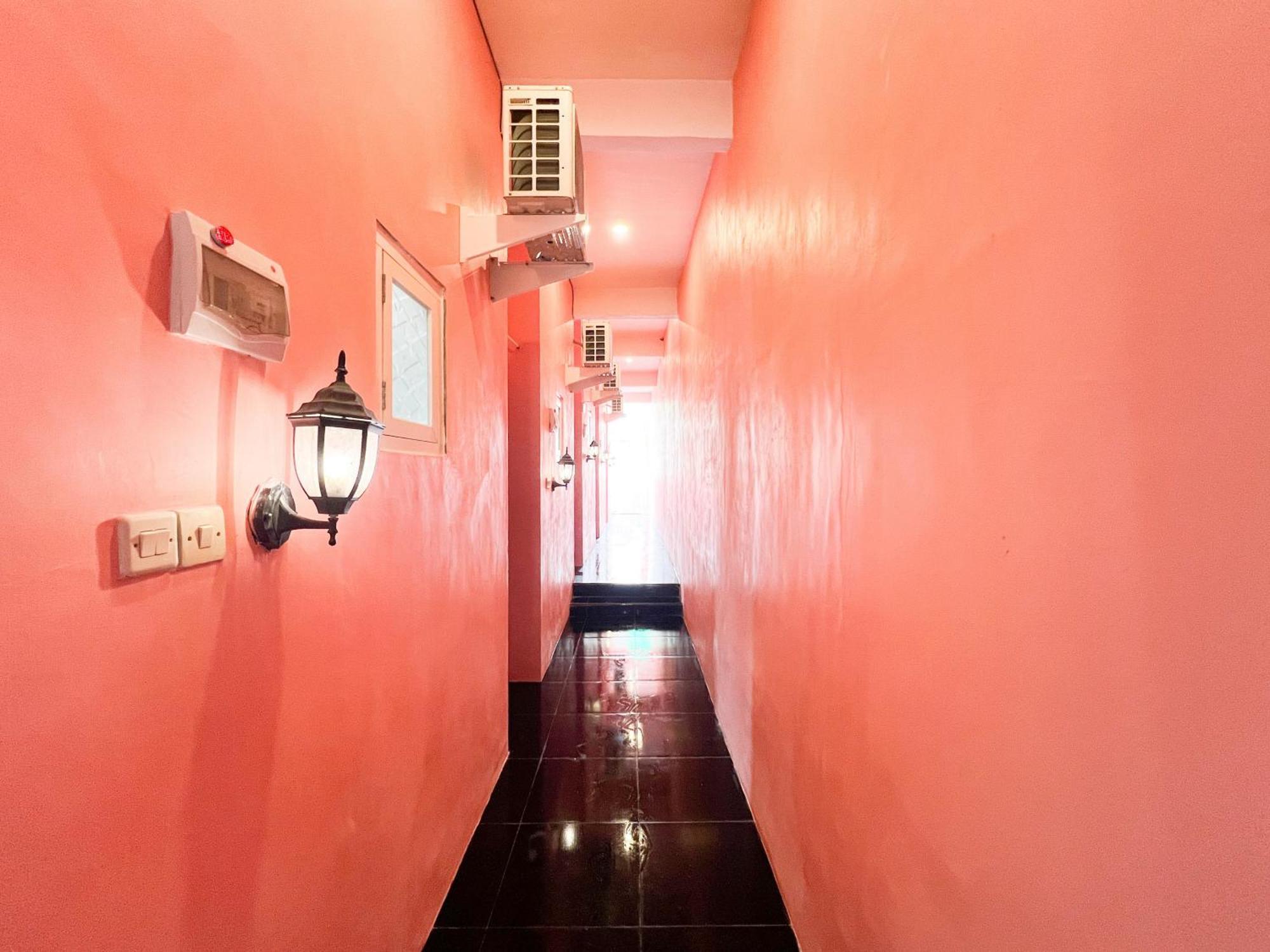 Reddoorz Near Sunrise Mall Mojokerto Bagian luar foto