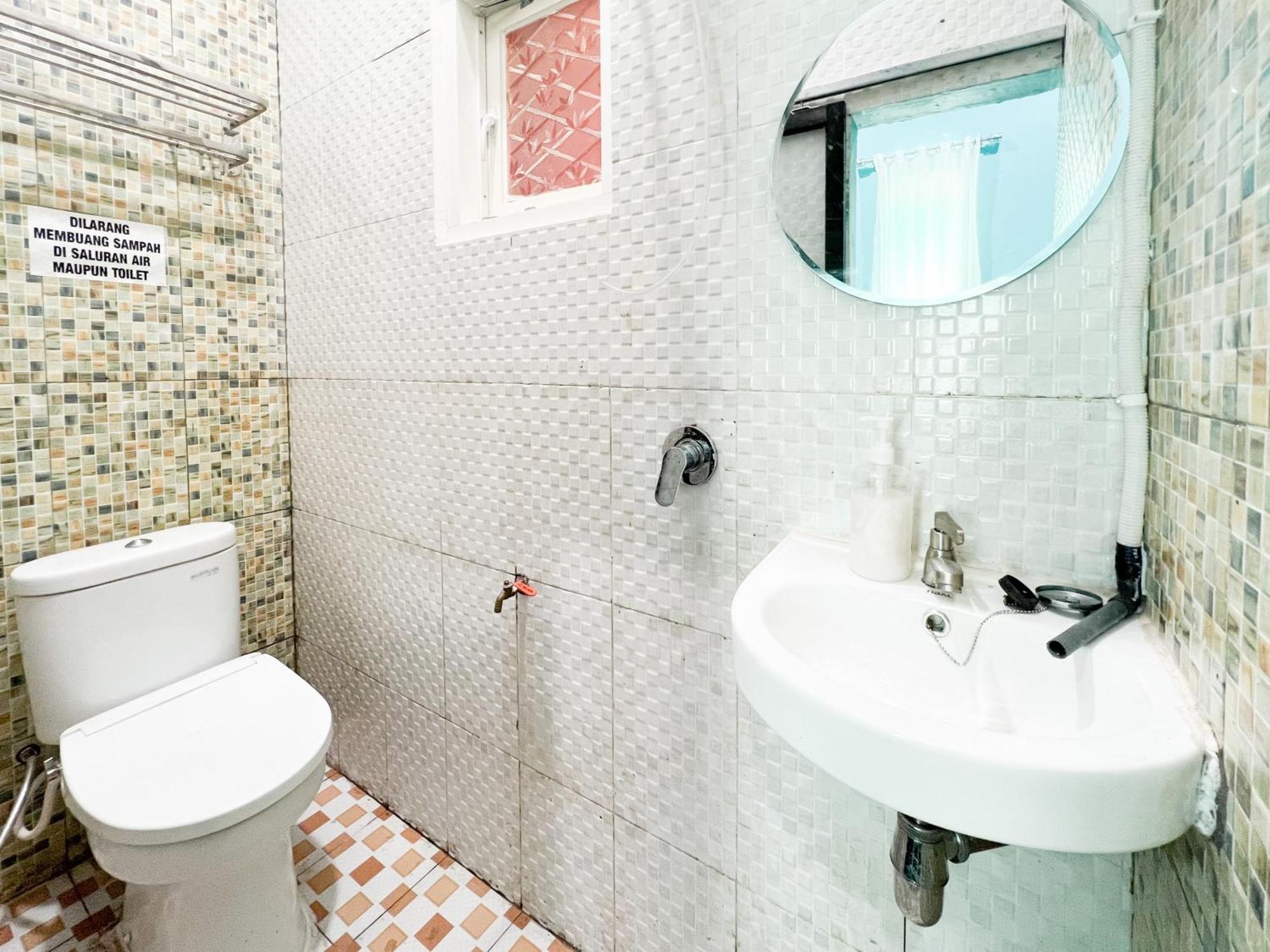 Reddoorz Near Sunrise Mall Mojokerto Bagian luar foto