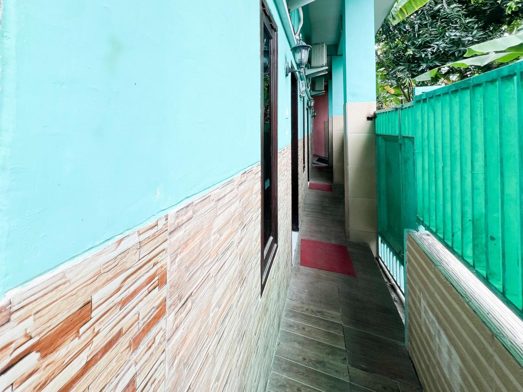 Reddoorz Near Sunrise Mall Mojokerto Bagian luar foto