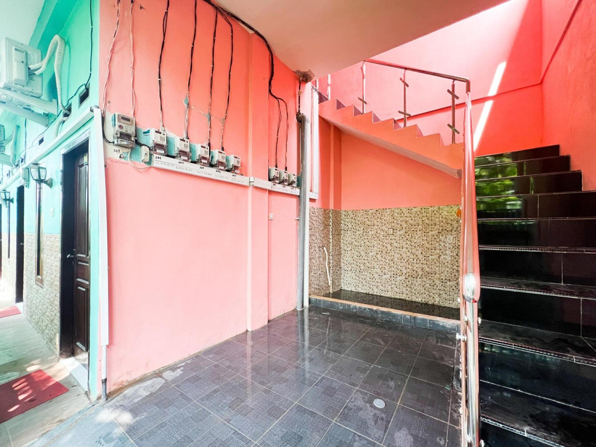 Reddoorz Near Sunrise Mall Mojokerto Bagian luar foto